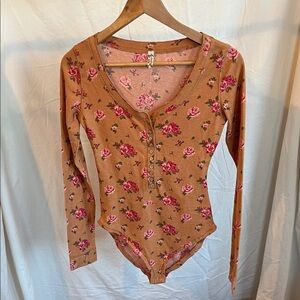 FP Intimately Floral Waffle Henley Bodysuit - Camel with Pink Roses S